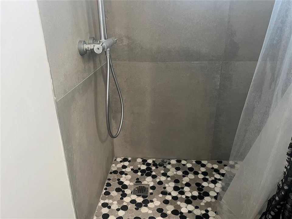 For Rent: $1,950 (1 beds, 1 baths, 550 Square Feet)