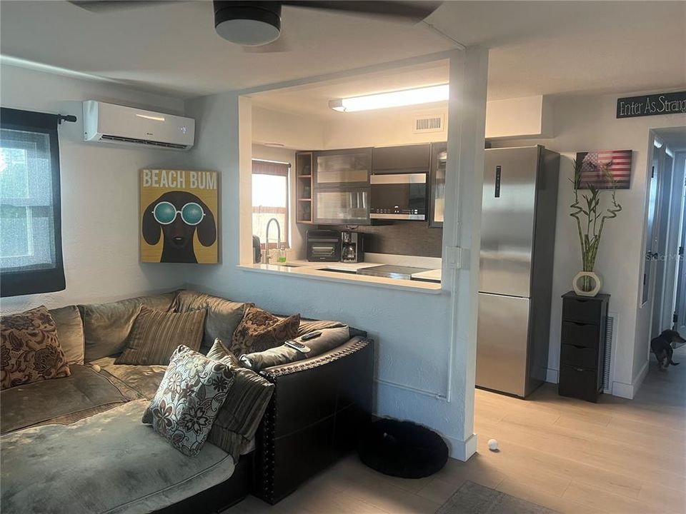 For Rent: $1,950 (1 beds, 1 baths, 550 Square Feet)