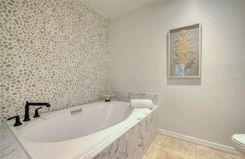 For Sale: $565,000 (2 beds, 2 baths, 1440 Square Feet)