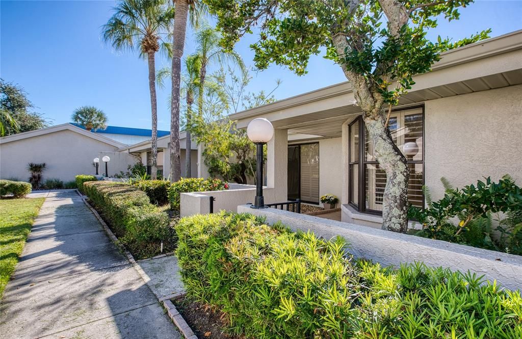 For Sale: $565,000 (2 beds, 2 baths, 1440 Square Feet)