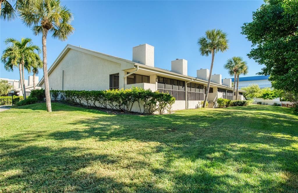 For Sale: $565,000 (2 beds, 2 baths, 1440 Square Feet)