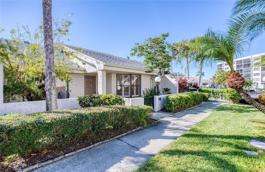 For Sale: $565,000 (2 beds, 2 baths, 1440 Square Feet)