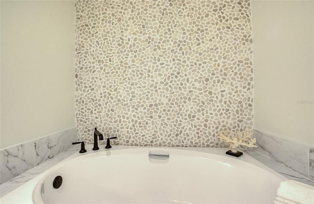 For Sale: $565,000 (2 beds, 2 baths, 1440 Square Feet)