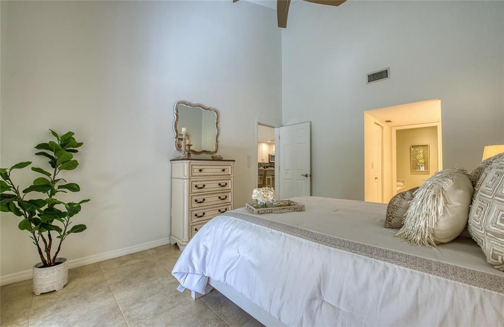 For Sale: $565,000 (2 beds, 2 baths, 1440 Square Feet)