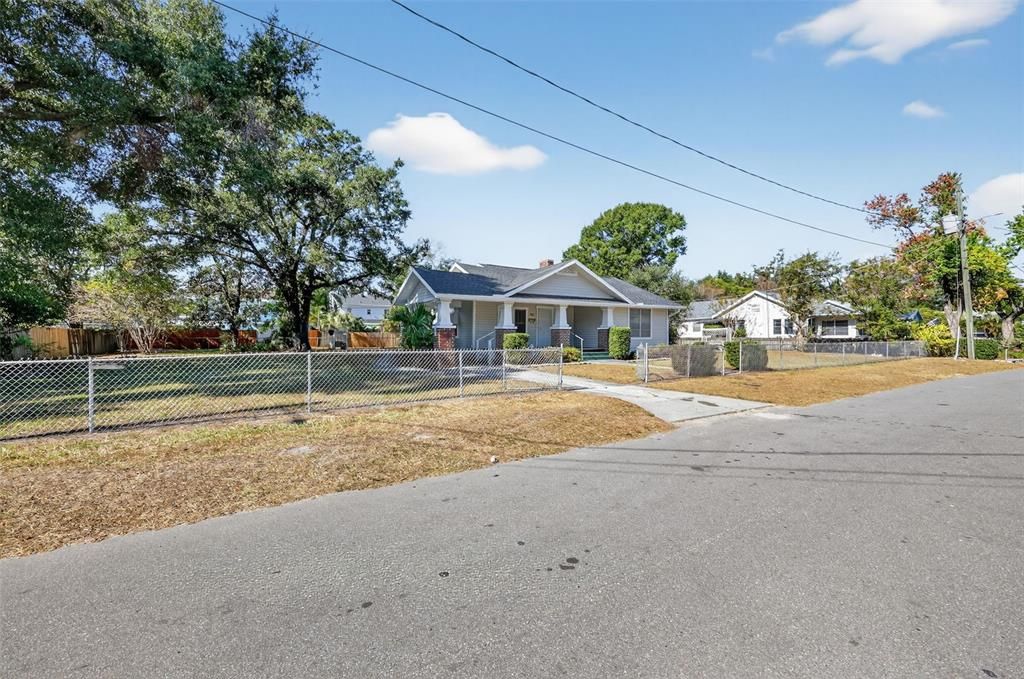 На продажу: $595,000 (3 спален, 1 ванн, 1667 Квадратных фут)