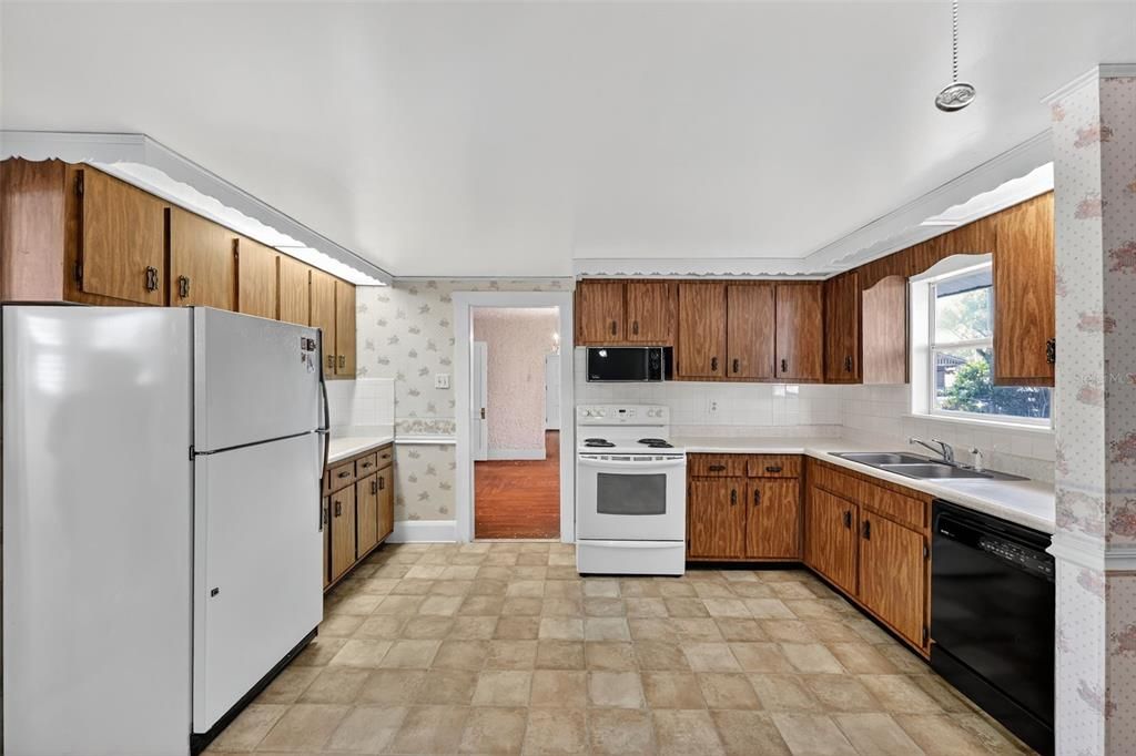 На продажу: $595,000 (3 спален, 1 ванн, 1667 Квадратных фут)