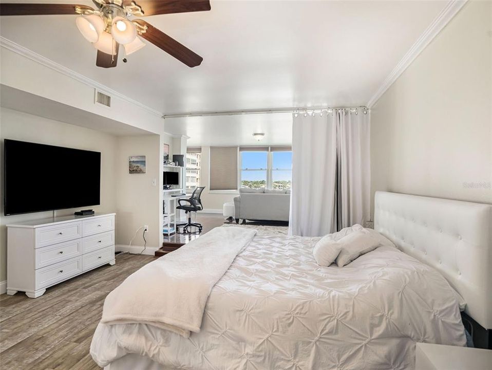 For Sale: $350,000 (2 beds, 2 baths, 1605 Square Feet)