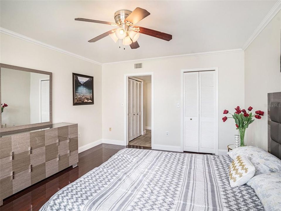 For Sale: $350,000 (2 beds, 2 baths, 1605 Square Feet)