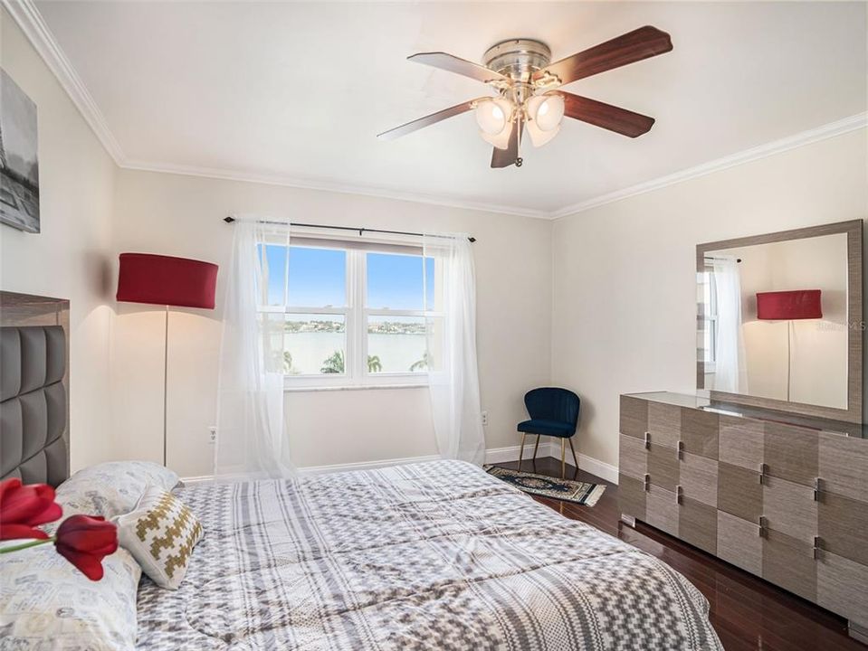 For Sale: $350,000 (2 beds, 2 baths, 1605 Square Feet)