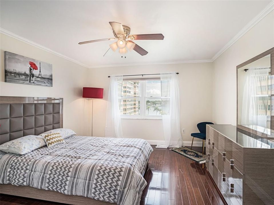 For Sale: $350,000 (2 beds, 2 baths, 1605 Square Feet)