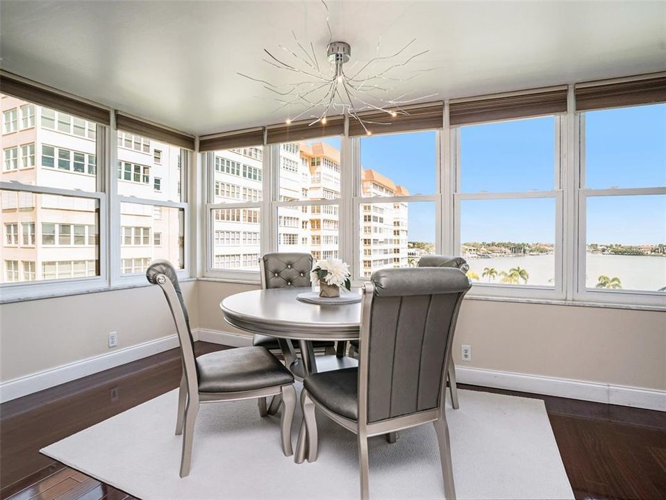 For Sale: $350,000 (2 beds, 2 baths, 1605 Square Feet)