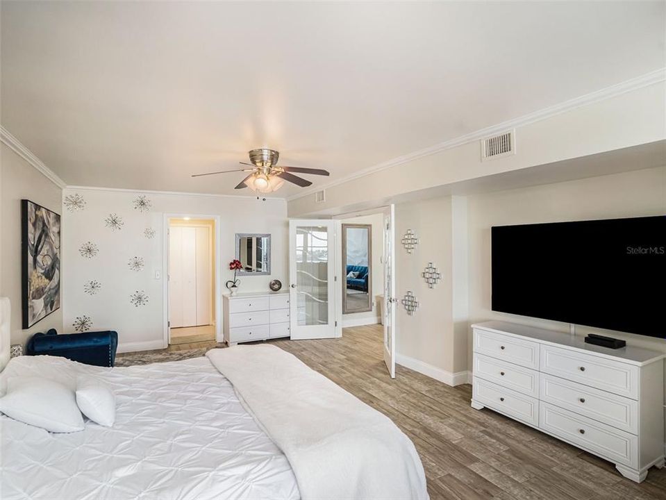 For Sale: $350,000 (2 beds, 2 baths, 1605 Square Feet)