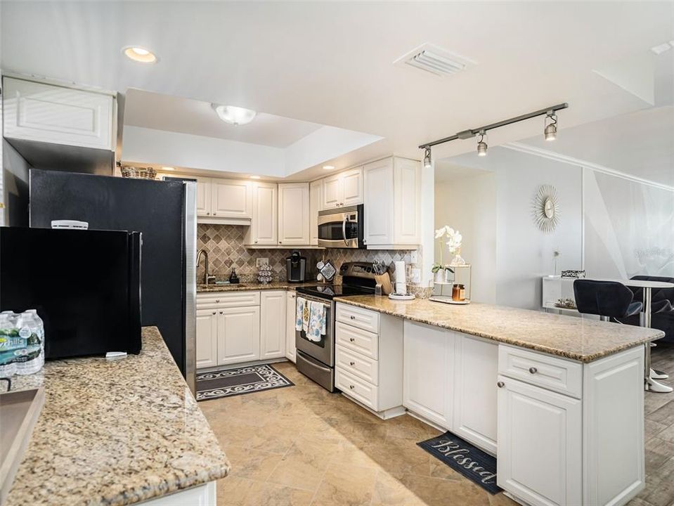 For Sale: $350,000 (2 beds, 2 baths, 1605 Square Feet)