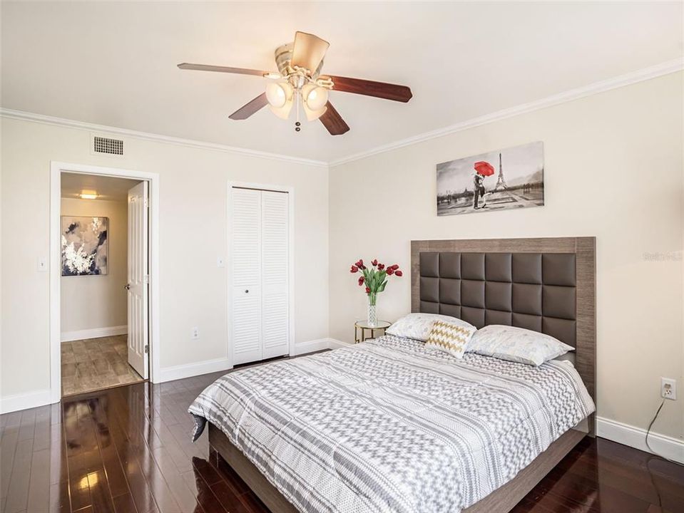 For Sale: $350,000 (2 beds, 2 baths, 1605 Square Feet)