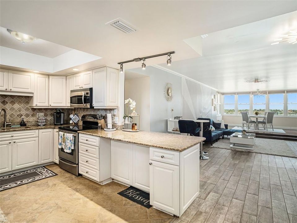 For Sale: $350,000 (2 beds, 2 baths, 1605 Square Feet)