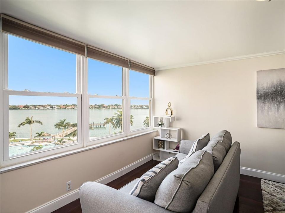 For Sale: $350,000 (2 beds, 2 baths, 1605 Square Feet)