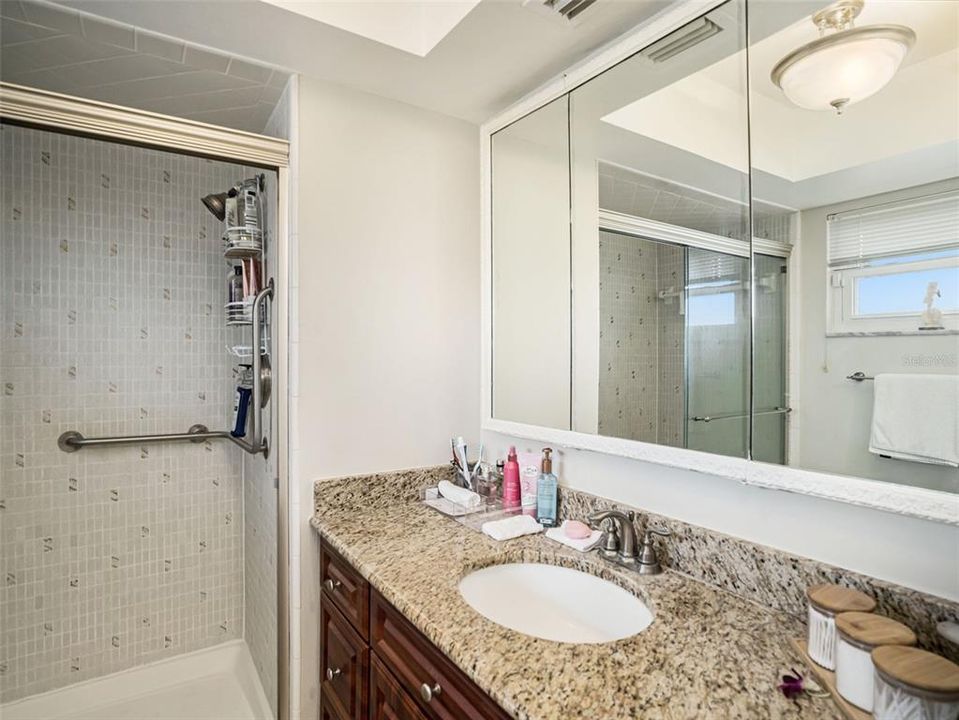 For Sale: $350,000 (2 beds, 2 baths, 1605 Square Feet)