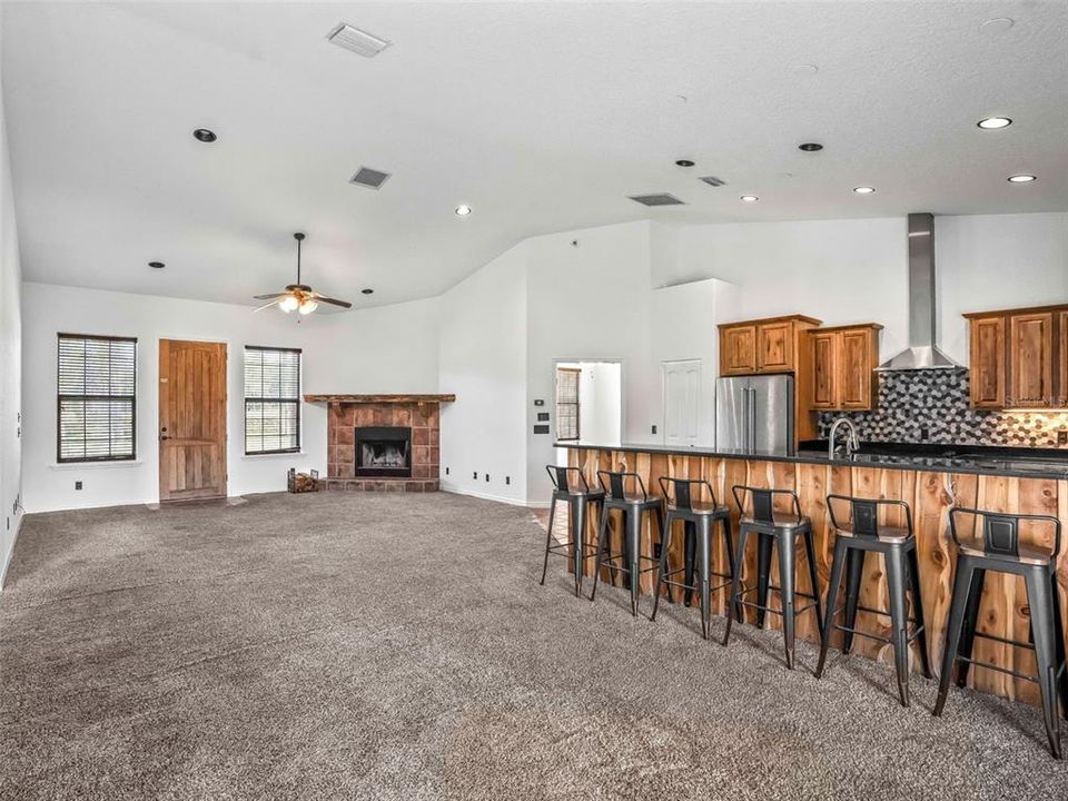 For Sale: $650,000 (3 beds, 2 baths, 1958 Square Feet)