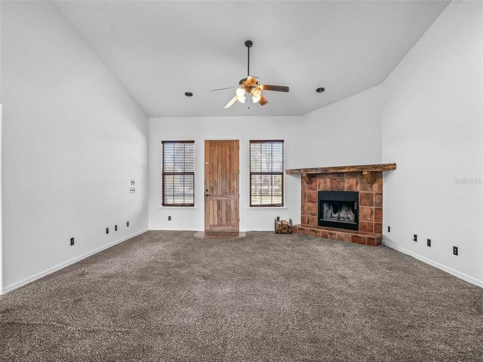 For Sale: $650,000 (3 beds, 2 baths, 1958 Square Feet)