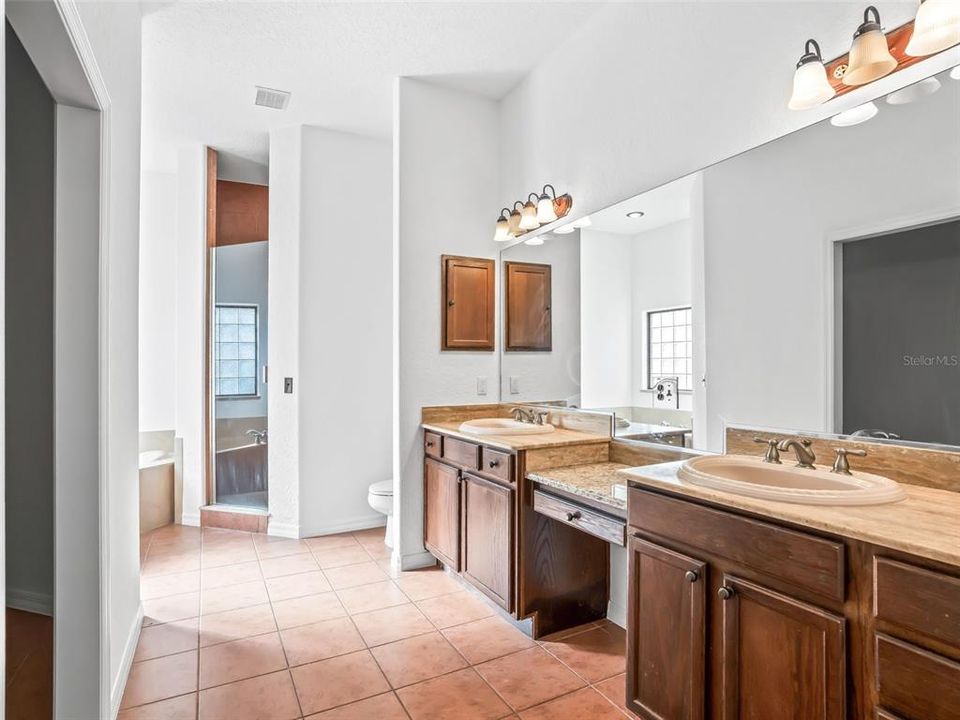 For Sale: $650,000 (3 beds, 2 baths, 1958 Square Feet)