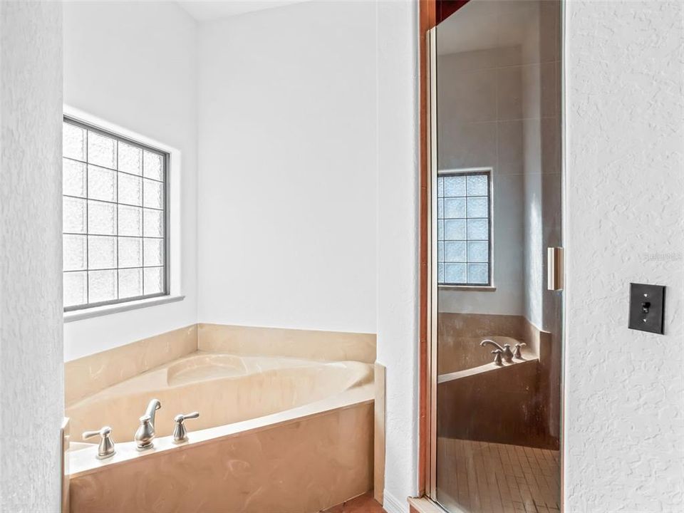 For Sale: $650,000 (3 beds, 2 baths, 1958 Square Feet)