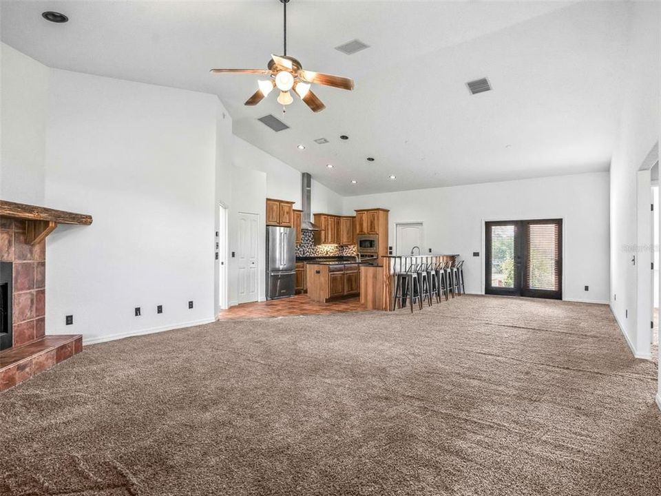 For Sale: $650,000 (3 beds, 2 baths, 1958 Square Feet)