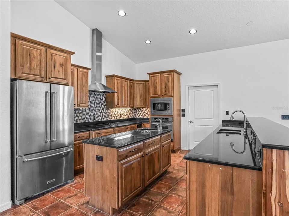 For Sale: $650,000 (3 beds, 2 baths, 1958 Square Feet)