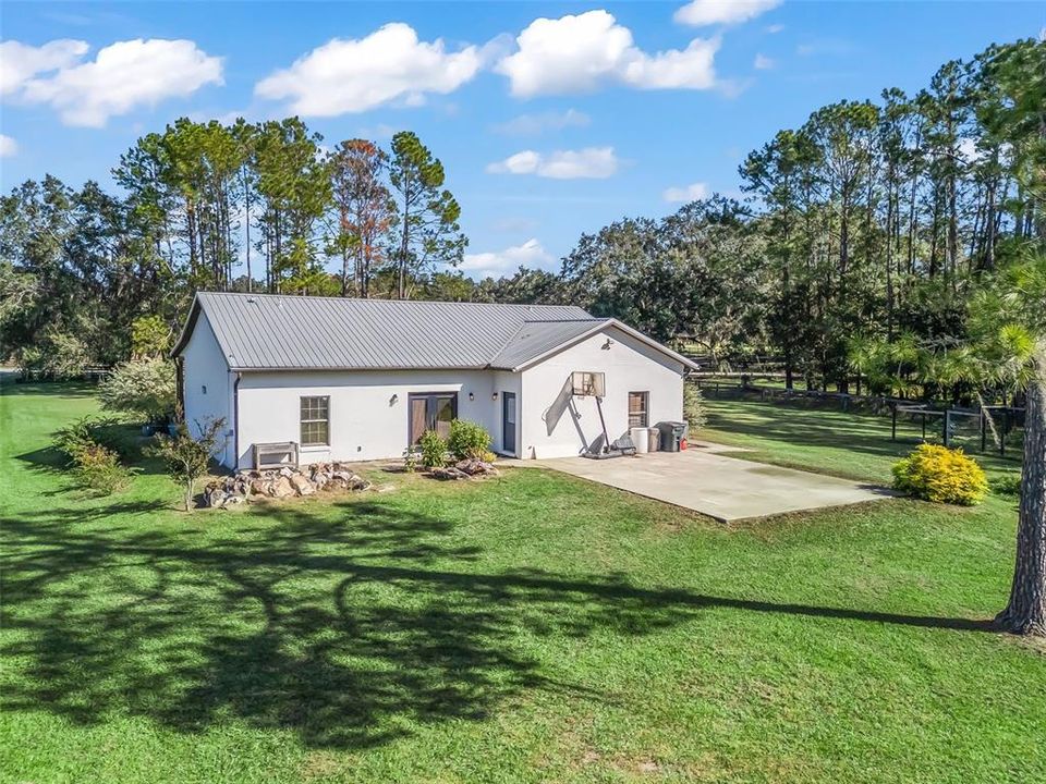 For Sale: $650,000 (3 beds, 2 baths, 1958 Square Feet)