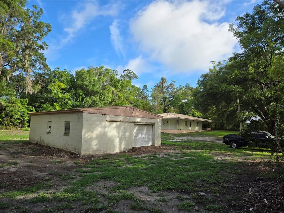 待售: $300,000 (1 贝兹, 2 浴室, 1352 平方英尺)