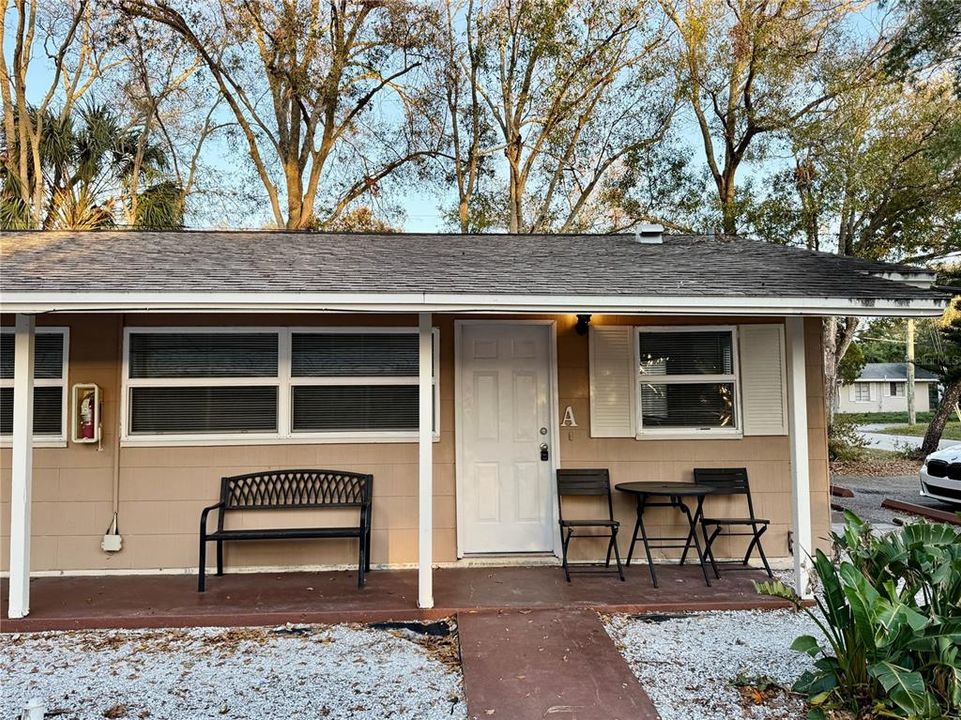 Recently Rented: $1,300 (2 beds, 1 baths, 700 Square Feet)