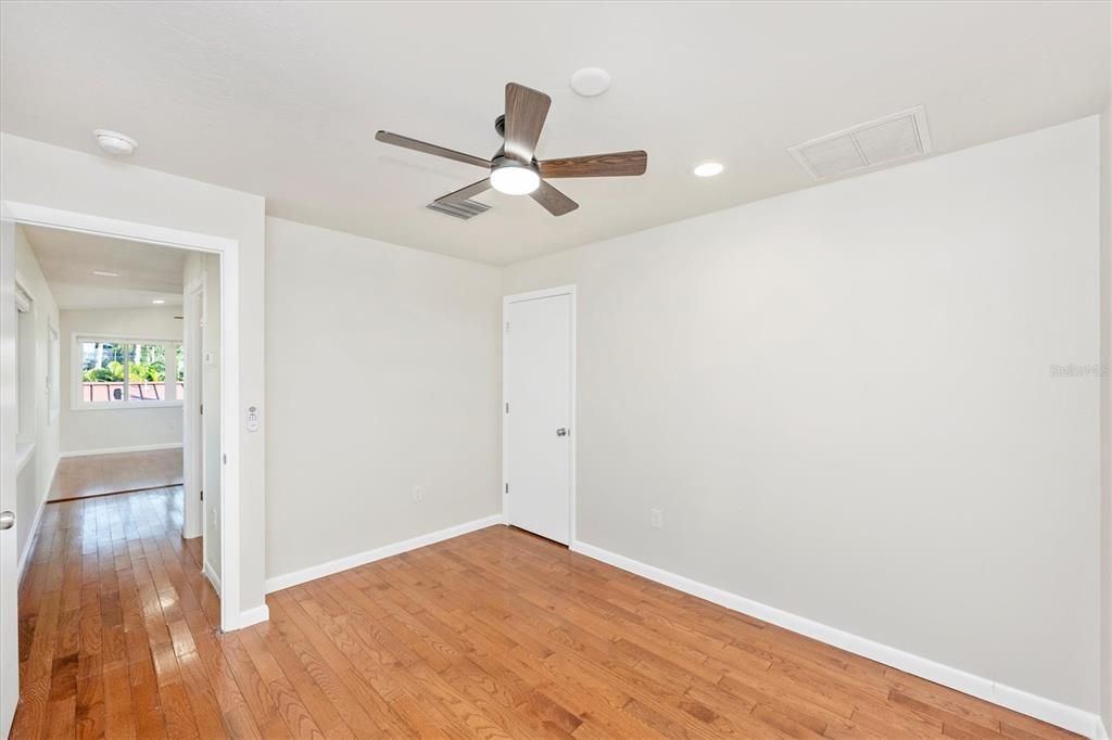 出租: $2,450 (2 贝兹, 2 浴室, 1000 平方英尺)