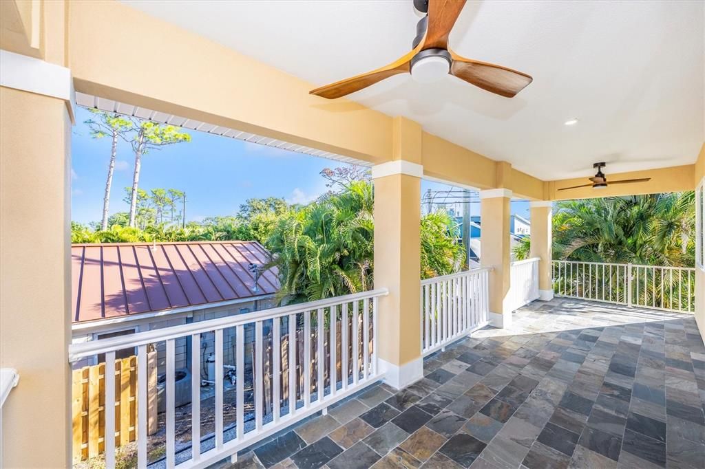 出租: $2,450 (2 贝兹, 2 浴室, 1000 平方英尺)