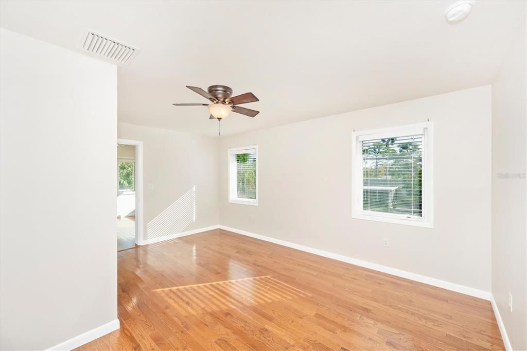 出租: $2,450 (2 贝兹, 2 浴室, 1000 平方英尺)