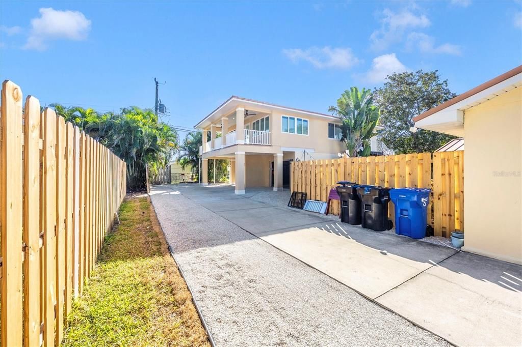 出租: $2,450 (2 贝兹, 2 浴室, 1000 平方英尺)