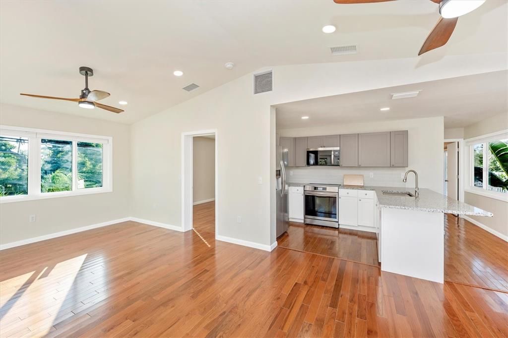 出租: $2,450 (2 贝兹, 2 浴室, 1000 平方英尺)