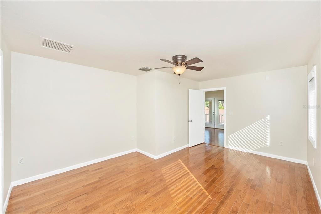 出租: $2,450 (2 贝兹, 2 浴室, 1000 平方英尺)