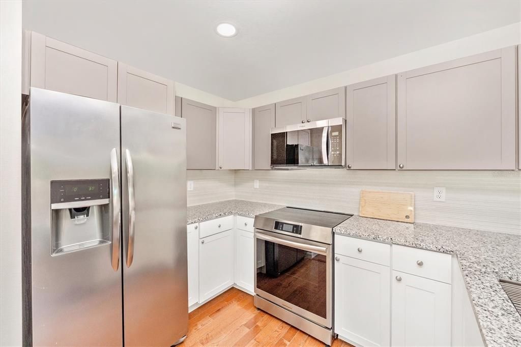 出租: $2,450 (2 贝兹, 2 浴室, 1000 平方英尺)