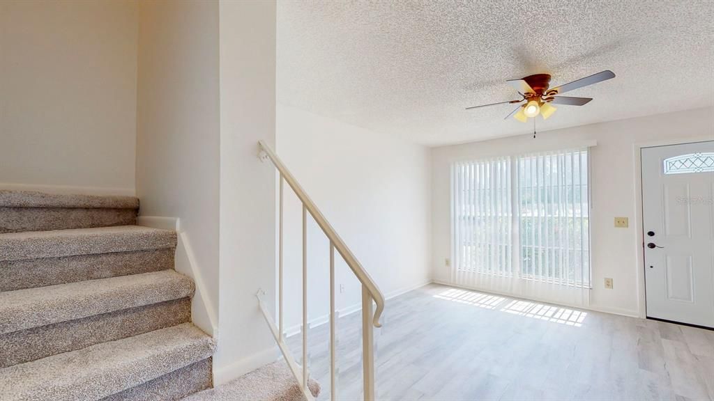 Activo con contrato: $1,990 (2 camas, 2 baños, 1061 Pies cuadrados)