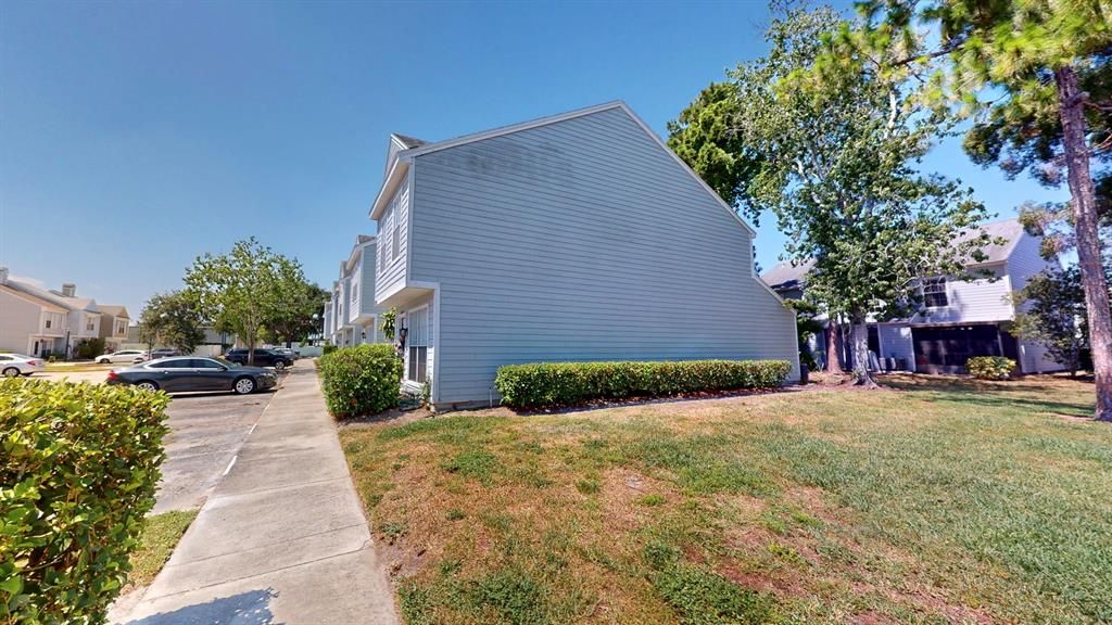 Activo con contrato: $1,990 (2 camas, 2 baños, 1061 Pies cuadrados)