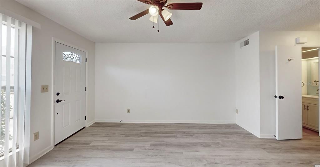 Activo con contrato: $1,990 (2 camas, 2 baños, 1061 Pies cuadrados)