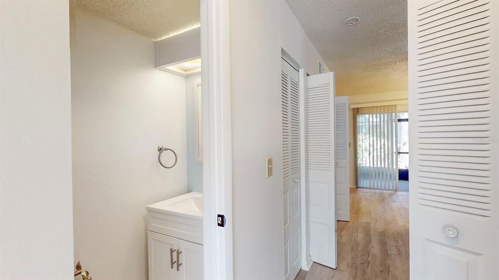 Activo con contrato: $1,990 (2 camas, 2 baños, 1061 Pies cuadrados)