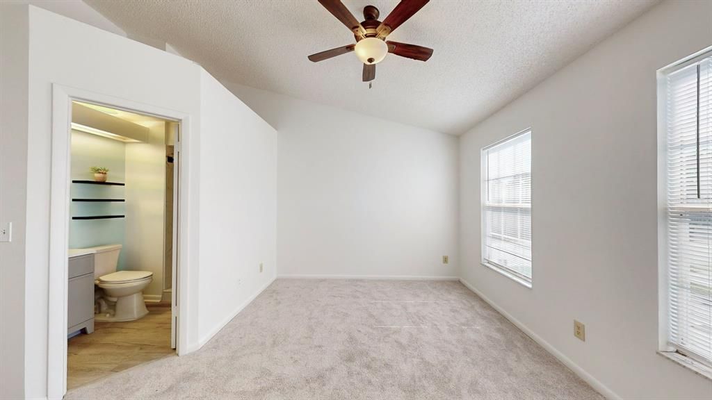 Activo con contrato: $1,990 (2 camas, 2 baños, 1061 Pies cuadrados)