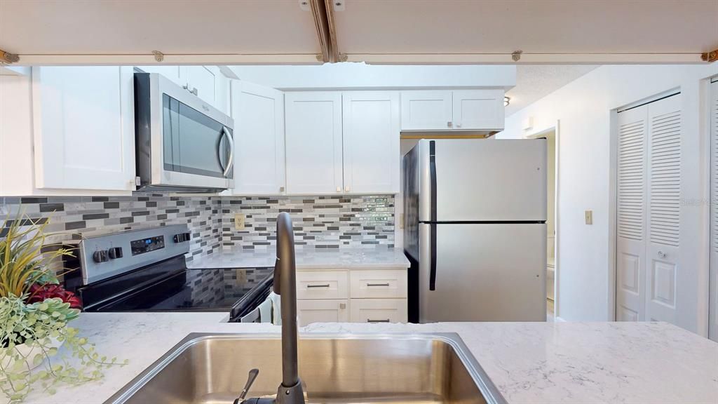 Activo con contrato: $1,990 (2 camas, 2 baños, 1061 Pies cuadrados)