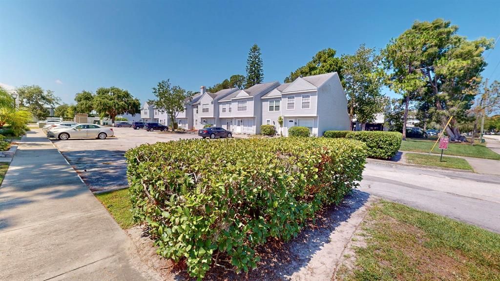 Activo con contrato: $1,990 (2 camas, 2 baños, 1061 Pies cuadrados)