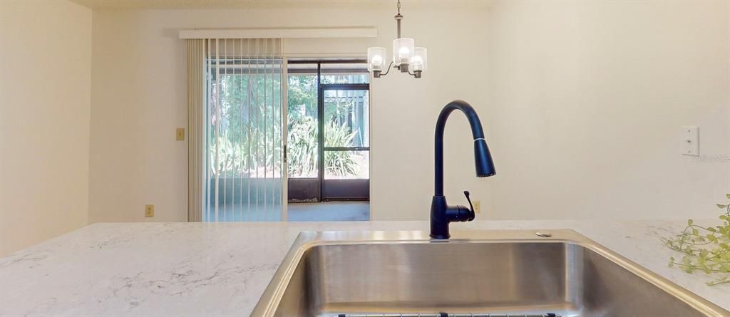 Activo con contrato: $1,990 (2 camas, 2 baños, 1061 Pies cuadrados)