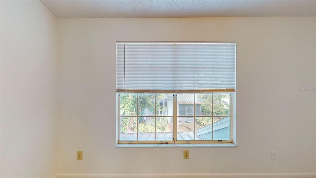 Activo con contrato: $1,990 (2 camas, 2 baños, 1061 Pies cuadrados)