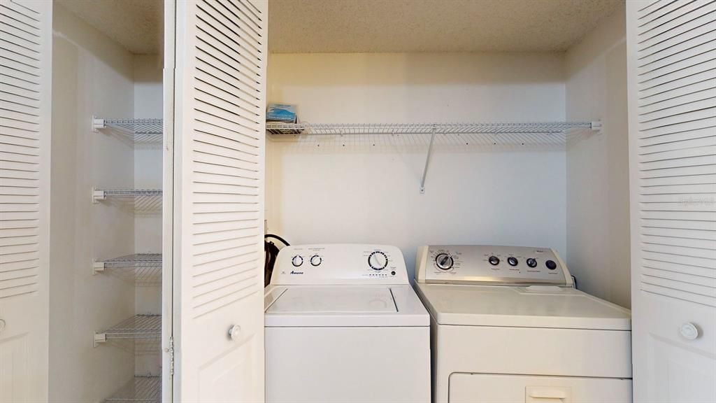 Activo con contrato: $1,990 (2 camas, 2 baños, 1061 Pies cuadrados)