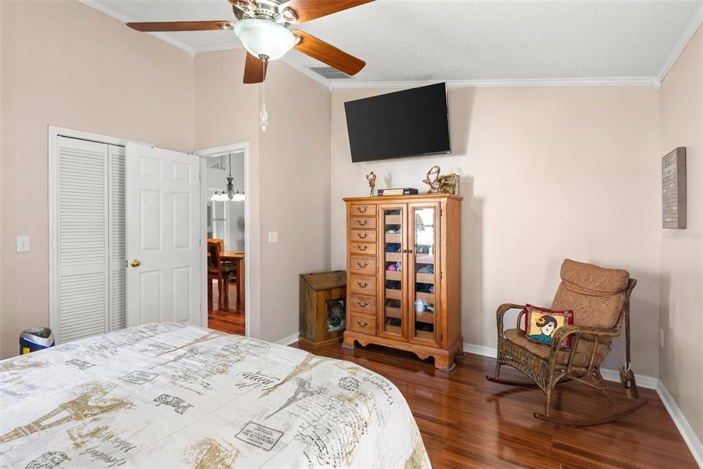 For Sale: $430,000 (4 beds, 2 baths, 1965 Square Feet)