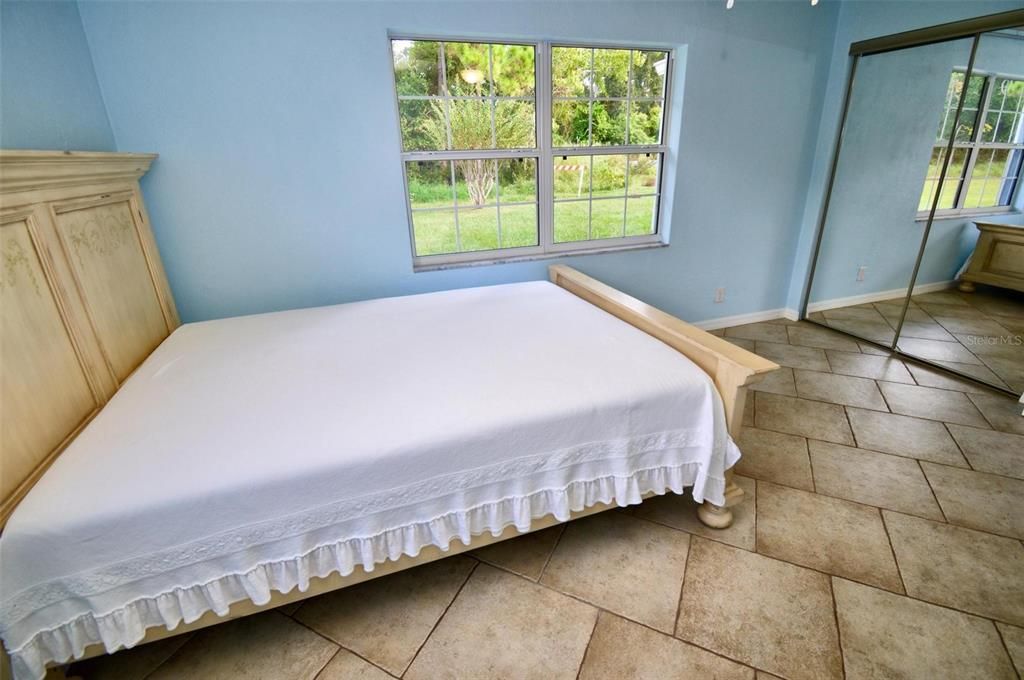 待售: $229,000 (2 贝兹, 1 浴室, 805 平方英尺)