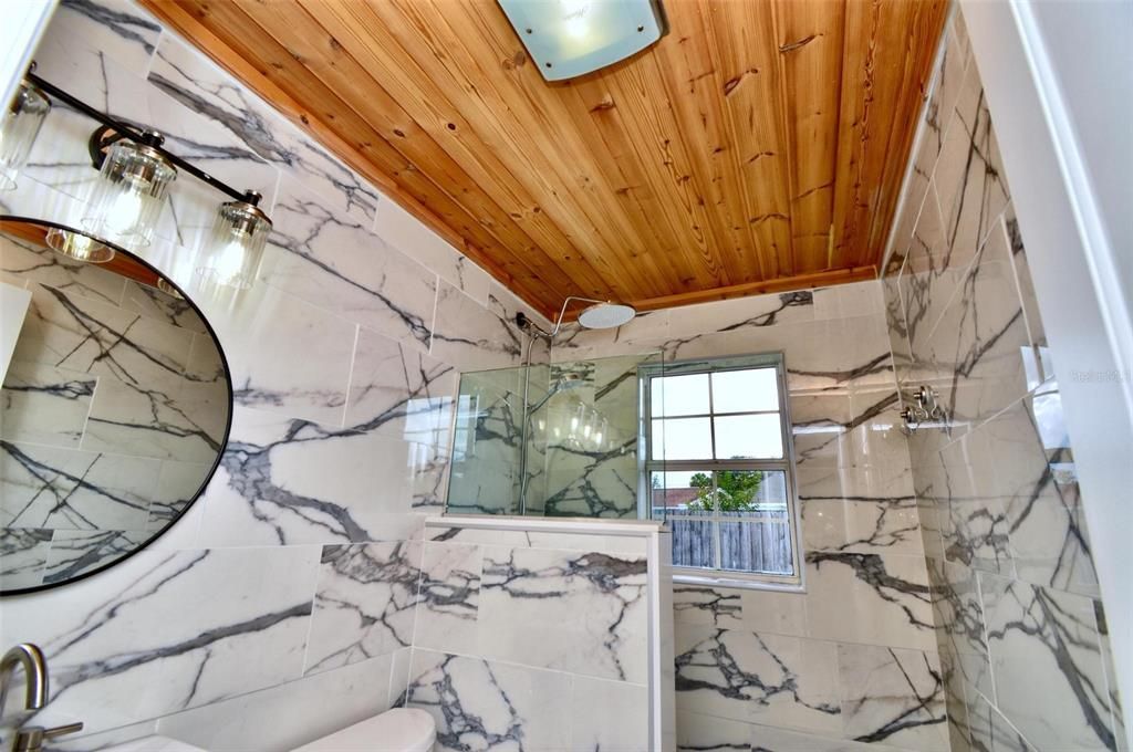 待售: $229,000 (2 贝兹, 1 浴室, 805 平方英尺)